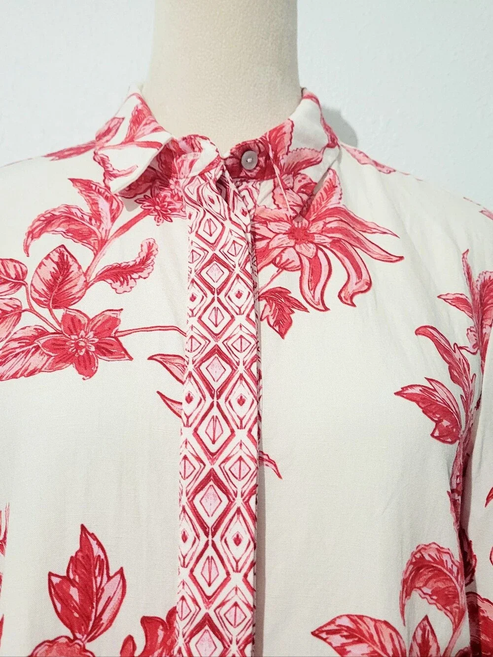 NWOT Zara Floral Linen Blend Button Front Blouse Women's Small Red White Boho - Picture 3 of 12